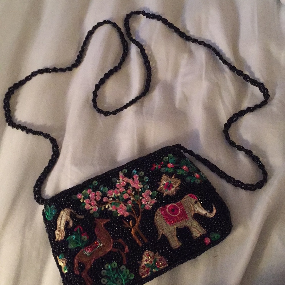 Cross body beaded purse. 4” x 6”
